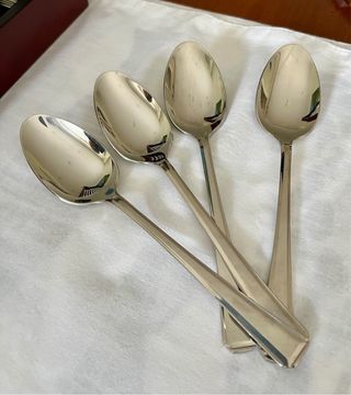 Elegante Cubertería George Butler de 60 piezas