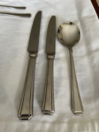 Elegante Cubertería George Butler de 60 piezas