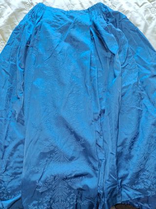 Falda de fallera lisa azul 89 de largo.