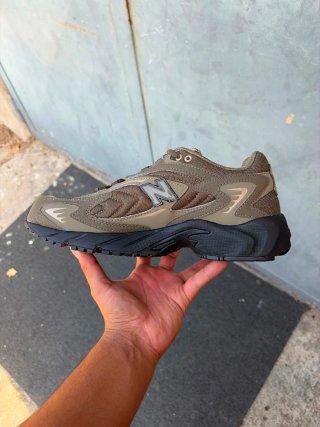 New Balance 725