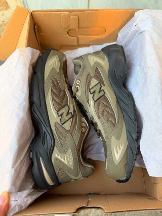 New Balance 725