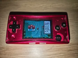 Nintendo Game Boy Micro + Pokémon Zafiro