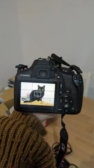 Cámara Canon EOS 2000D Kit EF-S 18-55mm