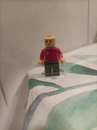 Figura Lego Verde con Alas y Cadena