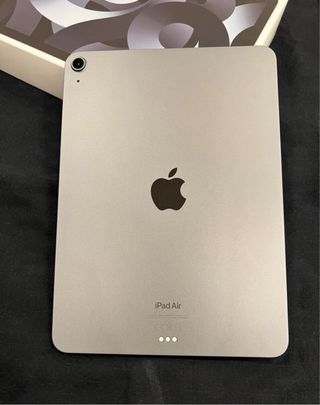 iPad Air 5ª Gen M1 64GB WiFi Plata con accesorios