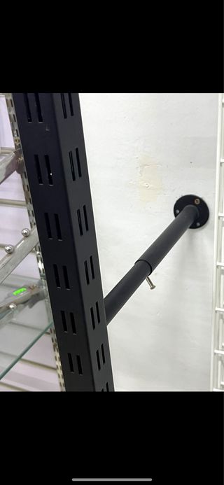 Estantería metálica para tienda