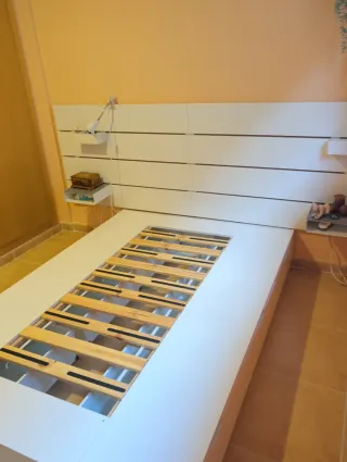 Cama NORDLI IKEA con cajones, cabecero, mesitas
