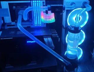 PC Gaming con refrigeración líquida custom