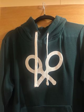 Sudadera verde con logo blanco