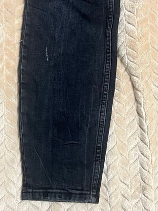 Pantalón vaquero negro L con pedrería.