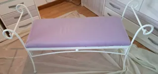 Banqueta dormitorio tapizada morada