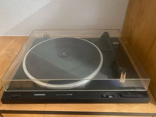 Torre de sonido Grundig con tocadiscos