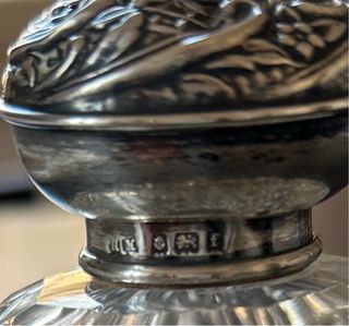 Bottiglia profumo con tappo argento