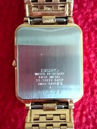 Relógio Seiko Quartz Dourado Retangular