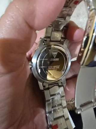 Reloj Guess Dorado y Plateado Original