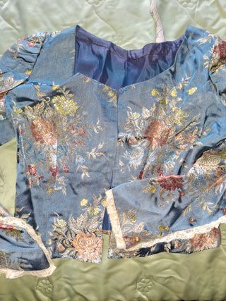 Traje de Fallera infantil 2 corpiños aprox 8 años