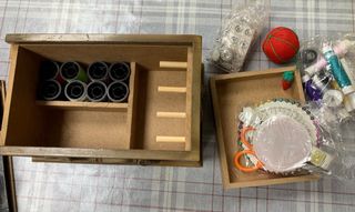 Caja de costura antigua decorada