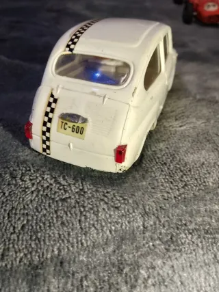 SEAT 600 T.C. Blanco Tri-ang