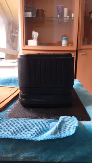 Altavoces JBL Negros con soportes para la pared