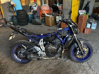 Motor Yamaha MT-07 2015