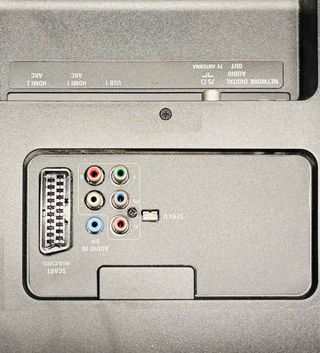 TV Philips Android 32 con soporte pared