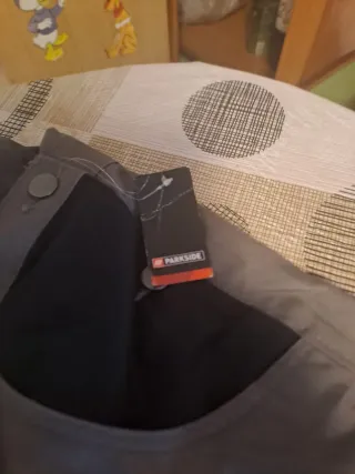 Ropa de trabajo azul y negra