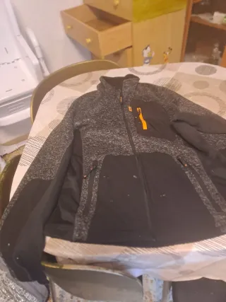 Ropa de trabajo azul y negra