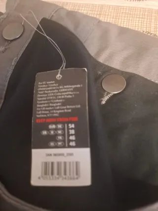 Ropa de trabajo azul y negra