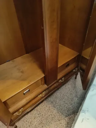 Armario ropero de madera