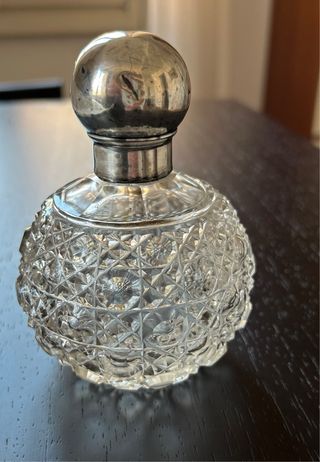 Bottiglia profumo con tappo argento