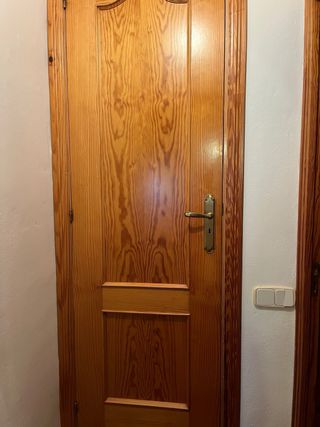 Puerta de madera de norte