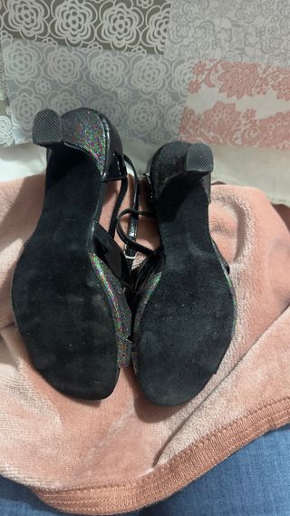 Zapatos de baile latinos negros y multicolor