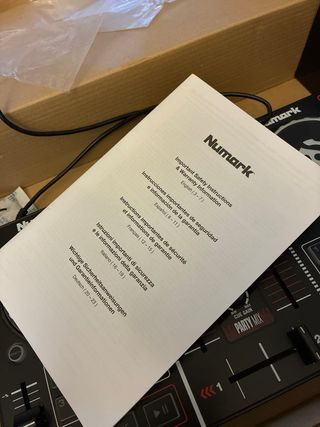 Controladora DJ Numark Party Mix – Negra