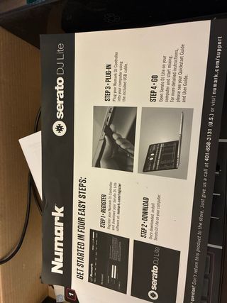 Controladora DJ Numark Party Mix – Negra