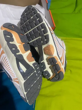 Zapatillas Nike Running Naranja y Blanco