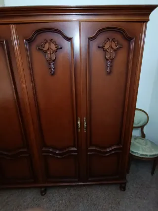 Armario ropero de madera