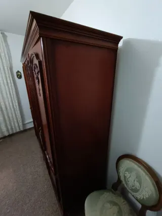 Armario ropero de madera