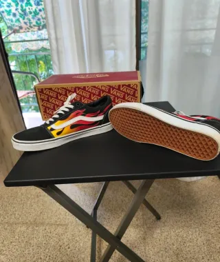 Vans Old Skool Llamas Negras Rojas