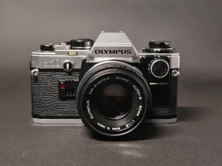 Olympus OM 10 Cámara Analógica Plata/Negro