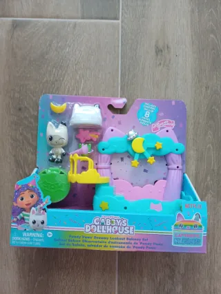 Gabby's Dollhouse Balcones Baby Box y Pandy.