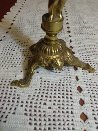 Pie de lámpara de bronce con figura