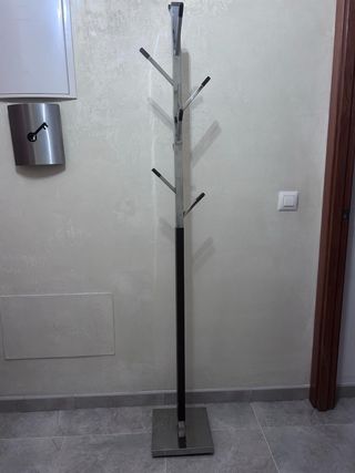Perchero de pie acero y madera