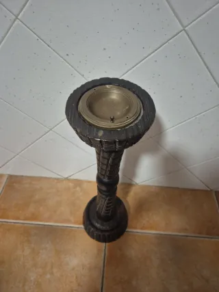 Cenicero de madera tallada