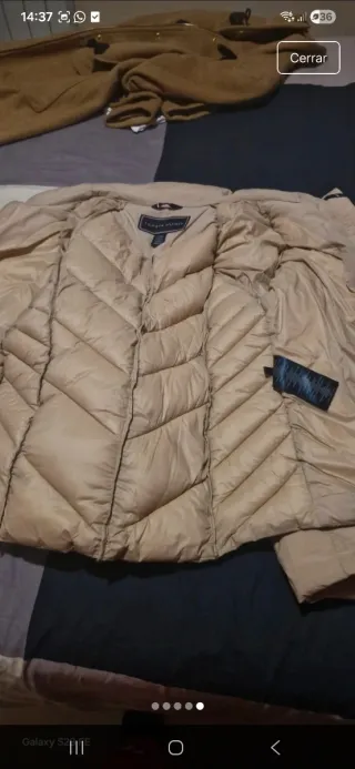 Abrigo acolchado Tommy Hilfiger beige