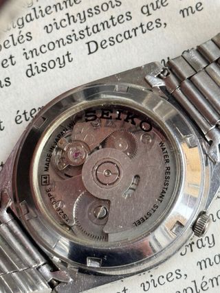 Seiko 5 Automático – Esfera Azul Texturizada – Fon