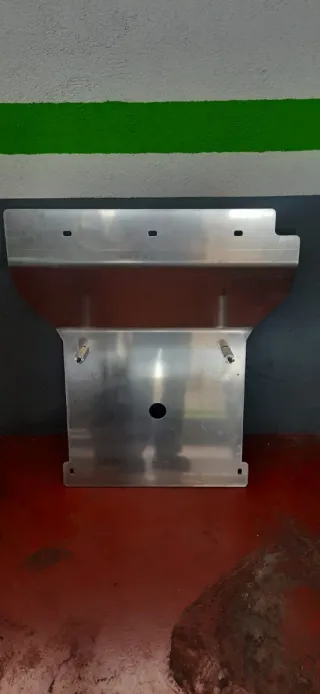 Cubrecarter delantero Toyota Land Cruiser 90-95.