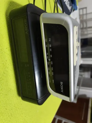 2 Radios Despertador Sony