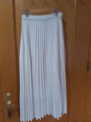 Falda plisada blanca Stradivarius