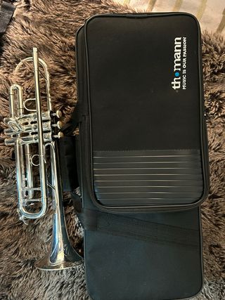 Trompeta seminueva, 220€ NEGOCIABLES