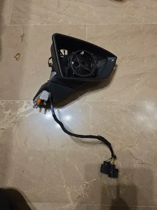 Cuerpo espejo derecho Seat León 5F